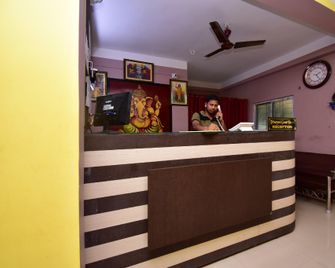 Hotel O Trinayani Guest House - Rampurhut - Front desk