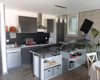 Comfortable Contemporary Apartment - Brugheas - Cocina