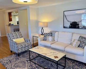 Gorgeous, Renovated 1930s Bungalow In Englewood! - Englewood - Sala de estar