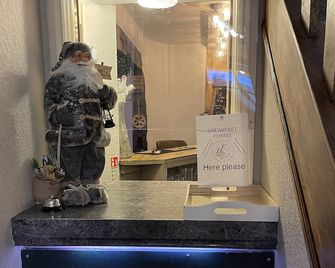 Troutbeck Inn - Penrith - Front desk