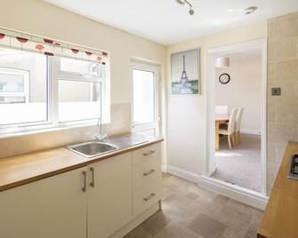 Stylish Modern in Rochester - Rochester - Kitchen
