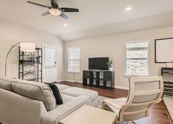 Serene 3BR Retreat near East Austin - Austin - Huiskamer