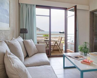 Skopelos Village Hotel - Skopelos - Living room