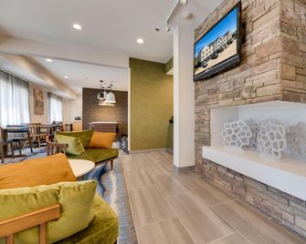Fairfield Inn and Suites by Marriott Spearfish - Spearfish - Living room