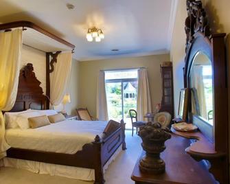 Inntiquity, A Country Inn - Logansport - Schlafzimmer