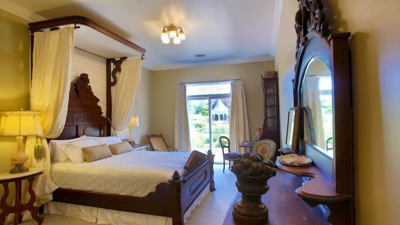 Inntiquity, A Country Inn