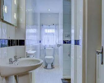 Apartment Caerlaverock Road - Prestwick - Bathroom