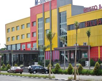 Airy Sentul Raya Jakarta Km 49.5 Bogor - Sukaraja - Gebäude