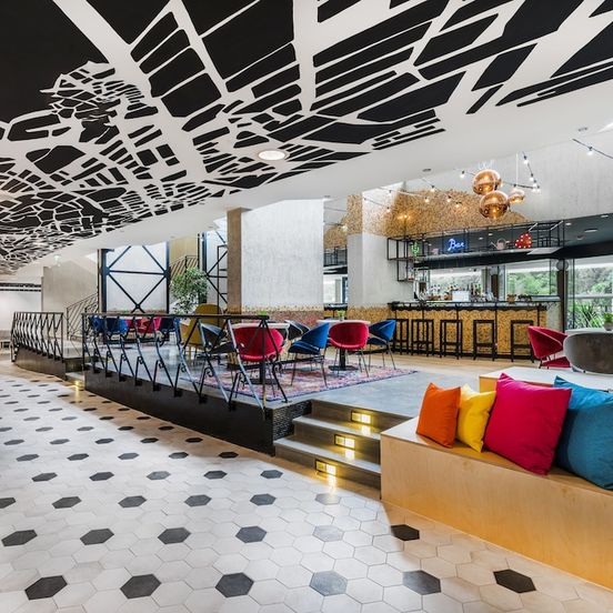 Lobby view of Mercure Budapest Buda