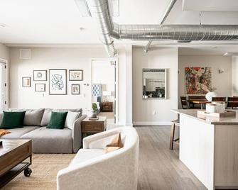 Bright & Breezy | Rino Art Lofts - Denver - Sala de estar