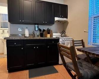 Cozy Studio near Wynwood Design district. - Miami - Kitchen