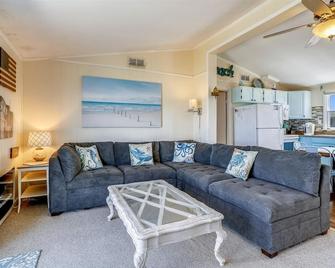5010 - Once Upon A Tide by Resort Realty - Kill Devil Hills - Huiskamer