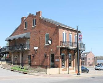 Historical 'Kage House' Short Term Rental located in \'Old Town Cape\' - Cape Girardeau - Building