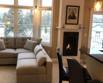 Premiere Lake Michigan view Condo - Manistee - Living room