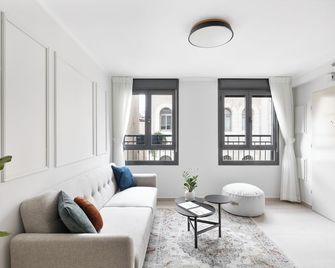 Mate Alma - By Homy - Jerusalem - Living room