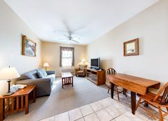 Lovely downtown Northeast Harbor suite near the water and near Acadia - Mount Desert - Wohnzimmer