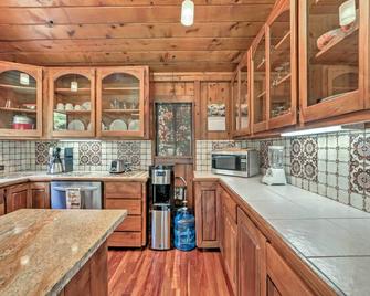 Tropical Cabana with Deck, Hot Tub and Lush Scenery! - Keaau - Kitchen
