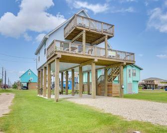 Walk to Water Family-Friendly Surfside Beach Home - Surfside Beach - Building