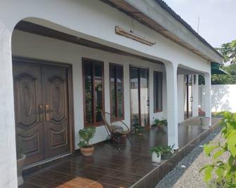 Beautiful House Spintex Road Accra - Acra - Patio