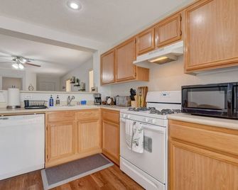 Bright & Clean Las Vegas House - Las Vegas - Kitchen