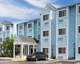 Microtel Inn & Suites by Wyndham Port Charlotte - Port Charlotte - Building