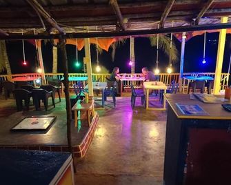 the om view - Gokarna - Restaurant