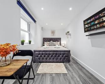 Luxury Ensuite Room in Finsbury Pak London N19 - London - Bedroom