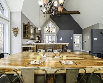 The Summit | 4-Season Spa | Fireplace | Bbq | Near Stoneham | Terrace | Wifi - Lac Delage - Salle à manger