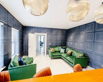 Newtown House, with Hot Tub and Bar - Newry - Lounge