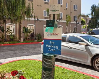 Candlewood Suites LAX Hawthorne By IHG - Hawthorne - Näkymät ulkona