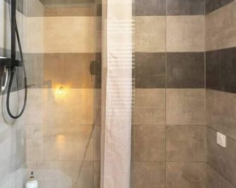 Maison de ville avec terrasse Proche métro - Rennes - Baño