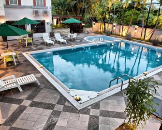 Country Heritage Resort Hotel - Surabaya - Pool