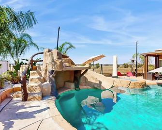 Outdoor Oasis With Pool And Hot Tub Perr - Perris - Pool