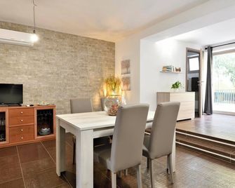 Damaria - Loceri - Dining room