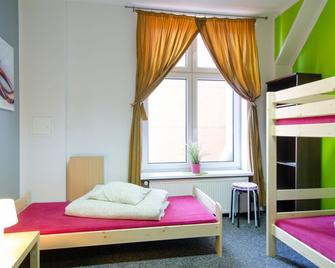 Absynt Hostel Wroclaw - ורוצלב - חדר שינה