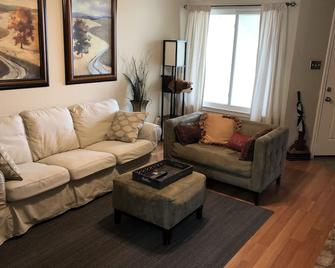 2 BR 2 Bath Condo close to downtown - Austin - Sala de estar