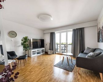 Soho 8 !lake-Mountain View & Free Parking! - Kreuzlingen - Living room