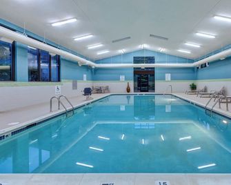 Holiday Inn Express & Suites Blacksburg - University Area By IHG - Blacksburg - Bazén