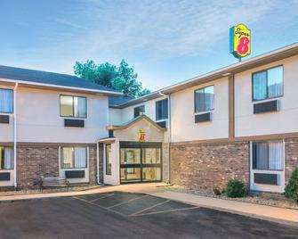 Super 8 by Wyndham Tilton/Lake Winnipesaukee - Tilton - Building