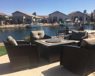 Lakefront home with pool and amazing views - Peoria - Innenhof