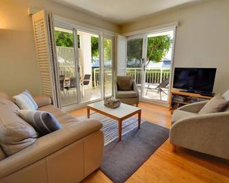 Salt On Lagoon - Kingscliff Beachfrontresort - Seafront 1 Min To The Beach - Kingscliff - Living room