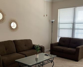 Daycation!! Book Now!! - Houston - Phòng khách