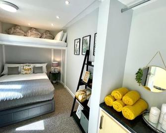 Brighton Beach Apartments & Hot Tubs - Brighton - Habitación