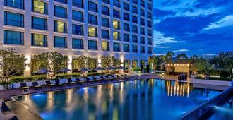 Avani Khon Kaen Hotel & Convention Centre - Khỏn Kèn - Bể bơi