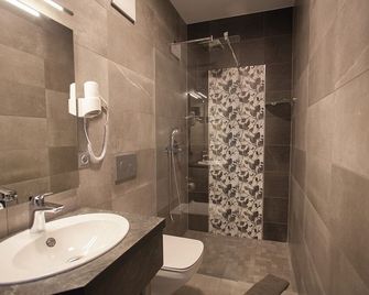 Hotel Eulensteins - Jena - Bathroom