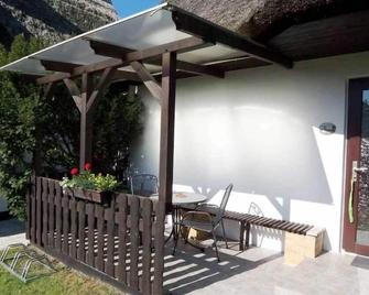 Brücke im Reethus - Prerow - Innenhof