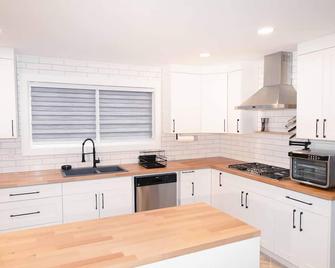 Beautiful quiet space located in the heart of Merritt suburbs. - Merritt - Kuchyň