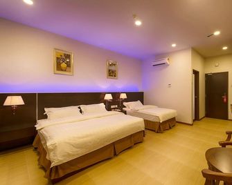 Ernes Hotel Alma Bukit Mertajam - Bukit Mertajam - Bedroom