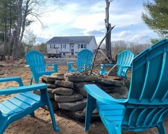 Peaceful Lake House Sauna,Hot tub,& Pool getaway in the Catskills - Woodridge - Patio