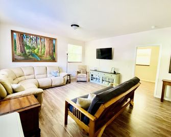 Bigfoot Bungalow - Crescent City - Sala de estar